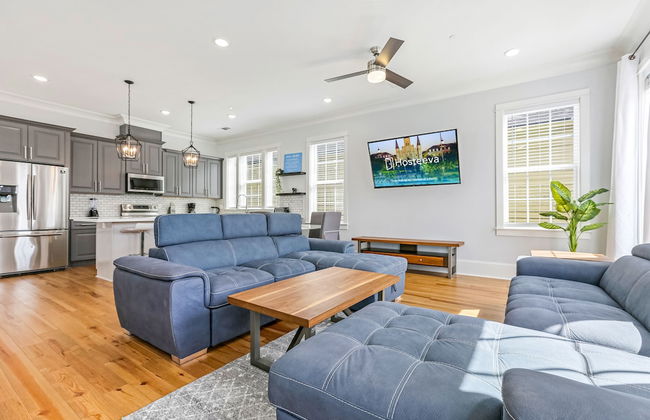 Chic 4 BR Condo - Large Pool - Perfect Location - Photo 22