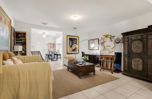 Artful 4BR Family Retreat - Foto 12