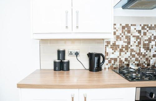 Stylish 3 bed house with free parking - Foto 16