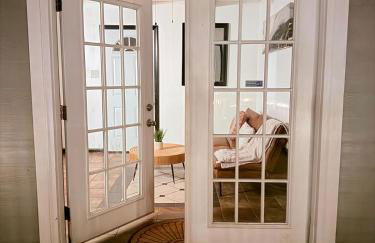 Spacious 4BR House Sleeps 9 Outdoor Lounge with Fire Pit plus Games - Foto 18