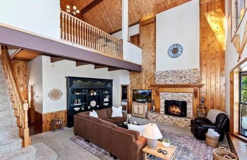 Stunning LAKE VIEW Game Room Spa Walk To Village - Photo 17