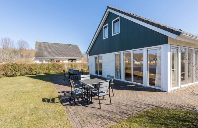 Charming Villa by the Water - Foto 21