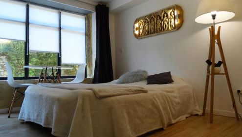 CHAMBRE du SABOTIER - Studio troglodytique - A 100 m Baignade en rivière - Location de Canoë - Circuits cyclo - Aire de pique-nique - 3 restaurants - Foto 5