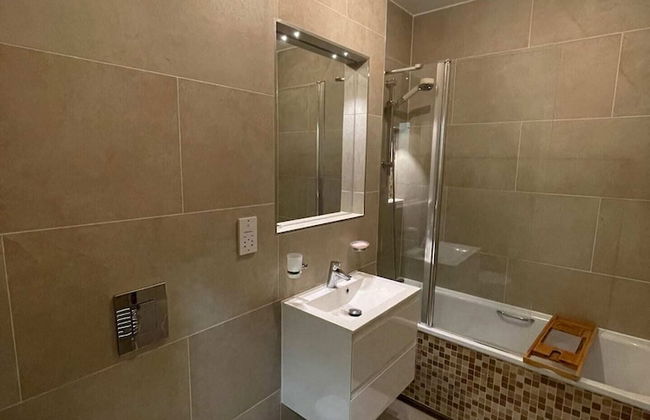 Chic Victorian Flat in Private Estate - Mile End! - Foto 14