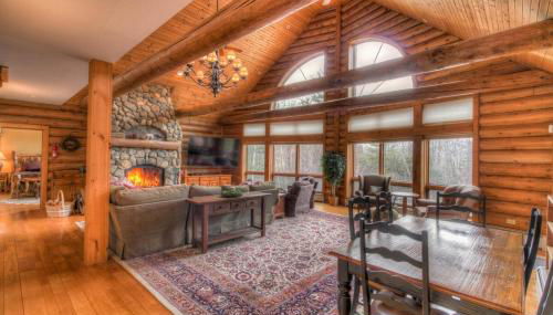 Most Luxury 7000 Sq ft Log Estate with Pool Hot Tub Sauna - Foto 3