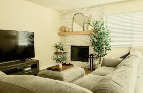 Cozy Family Home - 20 Mins from Disneyland - Foto 1