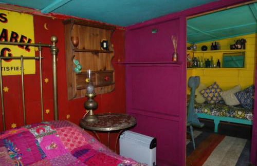 Surfers and walkers cosy camping cabin - Foto 12