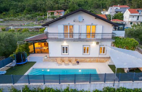 Luxury Villa Kristina with Heated Pool near Omis for 12 Guests - Foto 44