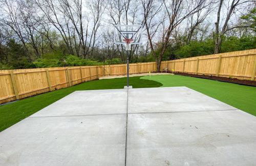 New Listing The Playhouse with Spa Games & More - Photo 26