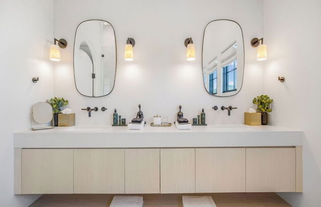 Villa Camellia - Charming 5 BR Home in the Heart of Studio City - Photo 47