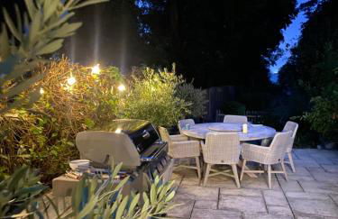 Perfect Retreat in Luxury & Historical Manor House - Photo 3