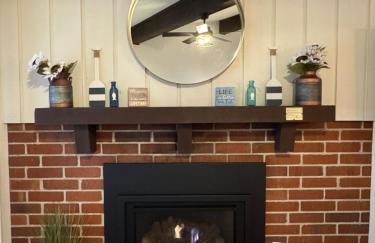 Newly Remodeled Mid-Century Modern Lake Condo - Foto 10