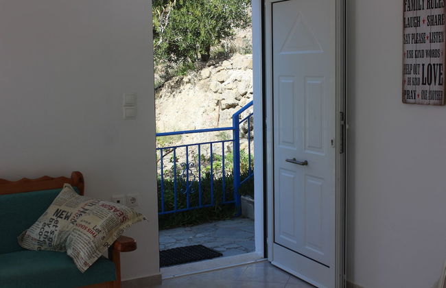 Aaron Studios Apartments - Photo 13