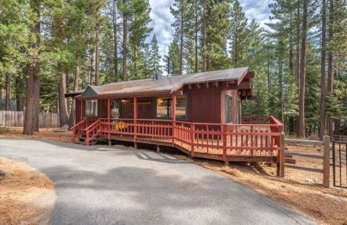 Cozy Pet-Friendly Cabin w Fenced-In Yard Close to Slopes Beach Town - Foto 11