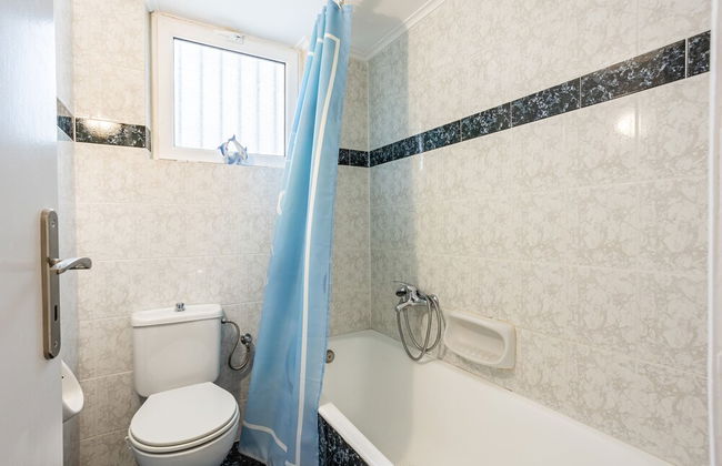 Seaside Family Haven - Avia's Spacious Getaway - Foto 18