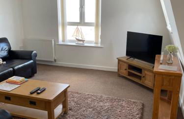 Lovely, Sleeps 6, 2 baths, Riverside Views, Parking, GY - Foto 13