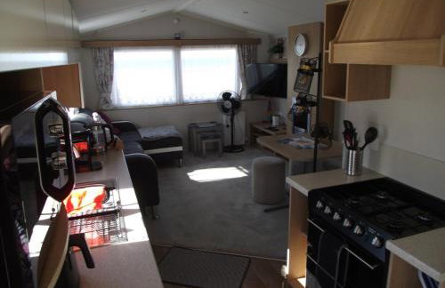 Seafront Caravan - Golden Sands - 6 Berth by Your Away Stays - Foto 18
