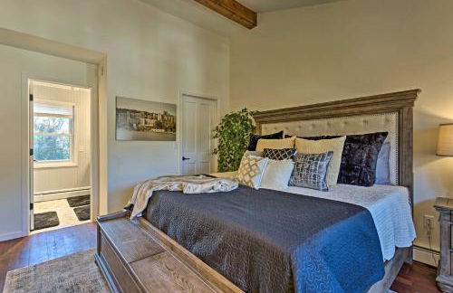 Updated Home with Patio Half Mile to West Point - Foto 13