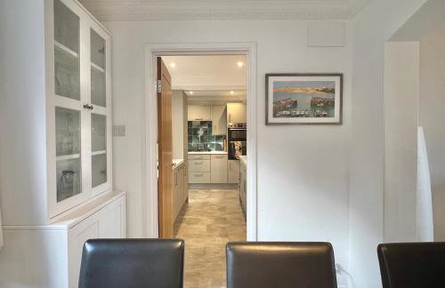 4 Bed Retreat with Balcony & Estuary views - Photo 16