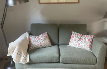 Peaceful Garden Retreat in Tunbridge Wells - Photo 3