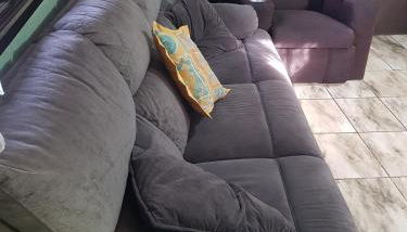 CASA COMPLETA, CENTRO, 4 Qtos, Wi-Fi, 130m quadrados, 4 Camas Casal, Churrasqueira e Apetrechos, Vasto Quintal e Varanda nos Fundos, 2 Banheiros, 9 Pessoas, Área Frontal, Garagem Coberta, Estacionamento Interno 2 Carros, Fogão a Lenha - Foto 3