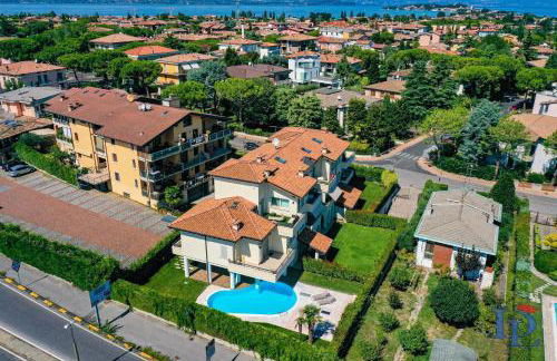 Bea's House, Restyling 2026 Sirmione with Private Garden and shared Pool DesenzanoLoft Official Partner Homes & Villas by Marriott Bonvoy - Foto 47