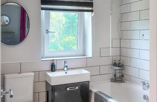 Railway Cottage - Photo 9