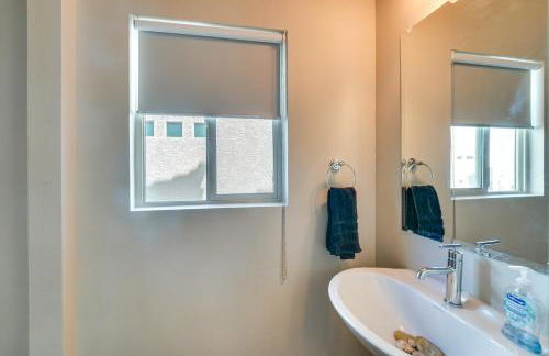 Las Vegas Home with Terrace about 10 Mi to the Strip! - Foto 28