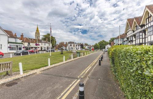 Charming 3BR Cottage Near Windsor and Sights - By Tempstay - Foto 19