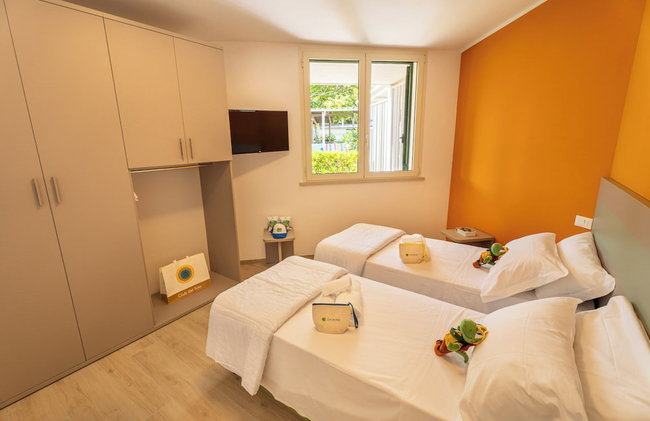 Club Del Sole Stork Family Collection - Photo 71