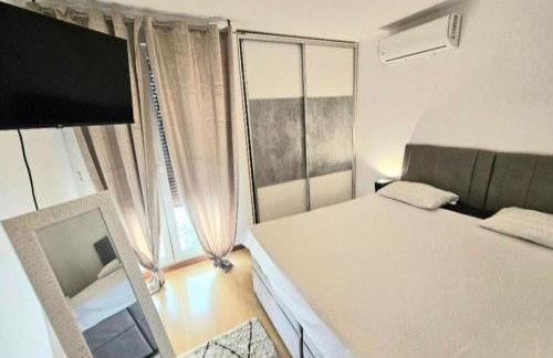 Beautiful Apartment, Beach by foot - Photo 11