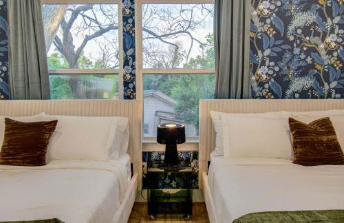 Houston Entertainment Haven - Photo 38