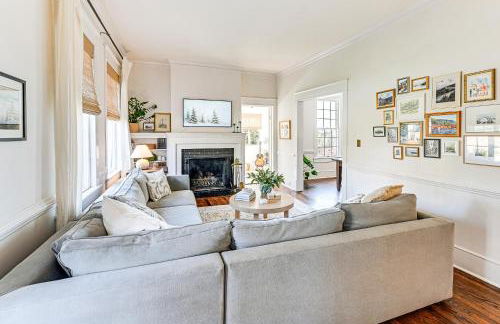 Main Street Elkin Retreat Home with Backyard Oasis - Foto 4