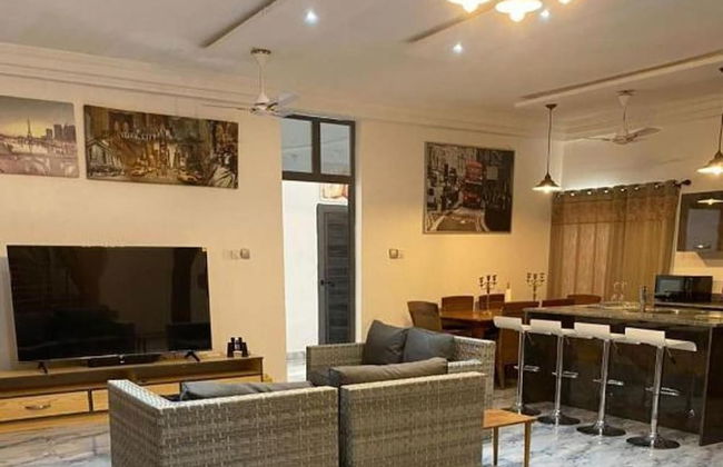 3 Bed Villa-private Garden-offstreetparking-aircon - Photo 9