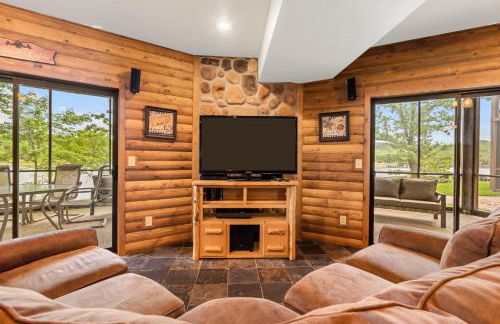 Luxury Lakefront Chalet Resort 2 Pools FREE Amenities Dock MiniGolf Waterslide - Foto 76