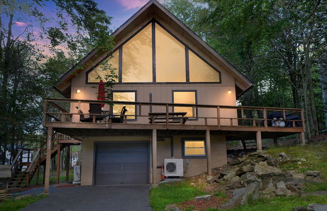 Poconos Chalet Newly Renovated, Great Location 4 Bedroom Home by RedAwning - Foto 51
