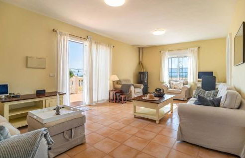 3 Bedroom Stunning Home In Coin - Photo 4