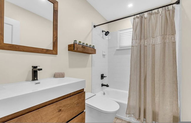 Fall Getaway With Hot Tub Fire Pit and Games - Photo 28