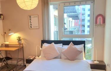 2-bed 2-bath Greenwich Apartment with balcony & lift - Photo 106