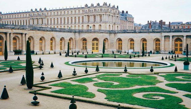 Eiffel Tower Guided Tour + Versailles Day Trip by Train - Photo 3, Stroll around the gardens of Varseilles