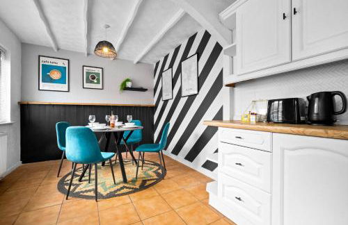 Three Bedroom House - Garden Space - Parking Included - Netflix Access - Parking - 74B - Foto 37