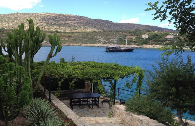 Chloe Seafront Villa - Photo 12