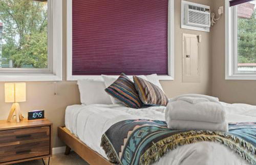 Modern Amenities Gas Fireplace Central Location - Foto 19