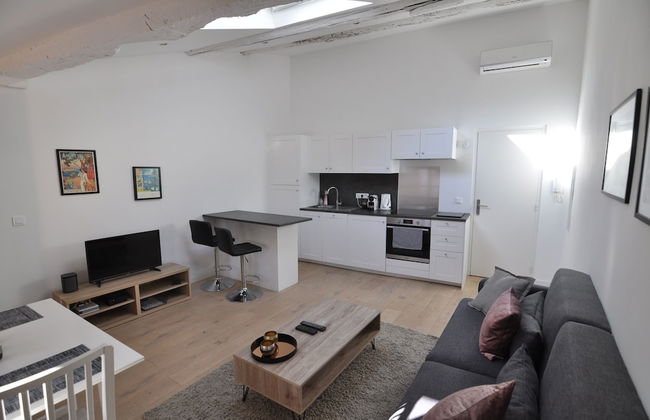 Picasso Apartments - Photo 12