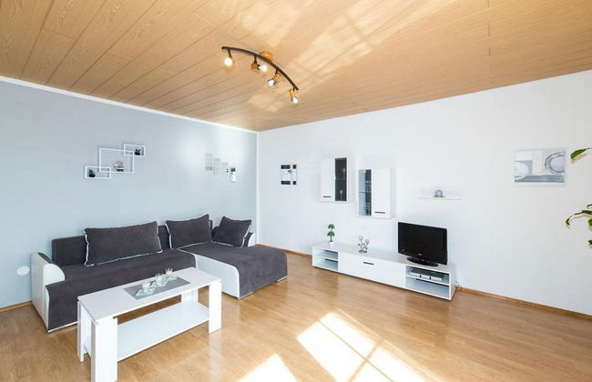 Spacious Holiday Home With Pool and Hot Tub in Kastel Stari - Foto 9