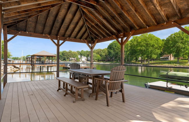 Black Bear Lodge by Avantstay Lakefront Dock Pool Theater Sleeps 20 - Foto 17