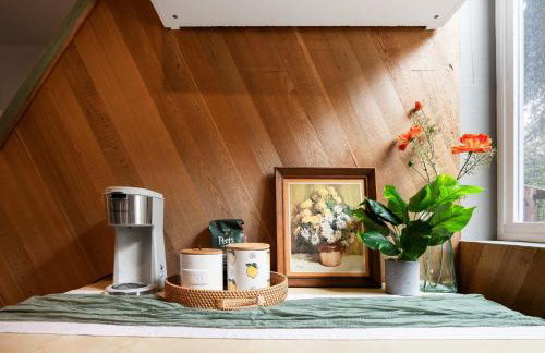 Kirkland Oasis Chic Basement Retreat with Hot Tub - Foto 19