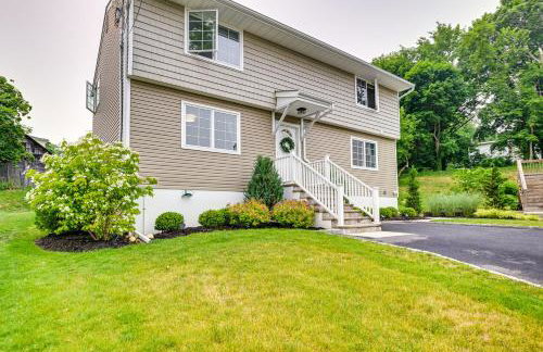 Walk to Shops and Dining Glen Cove Apt with Yard! - Photo 24