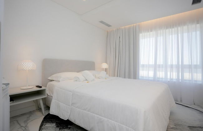 Sea Side Luxury Apartment - Photo 16