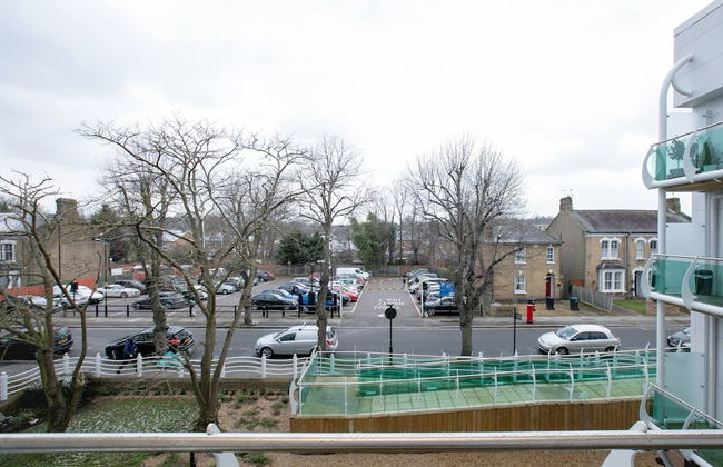 Skyvillion Tower Point Enfield 1bed W Balcony - Photo 24